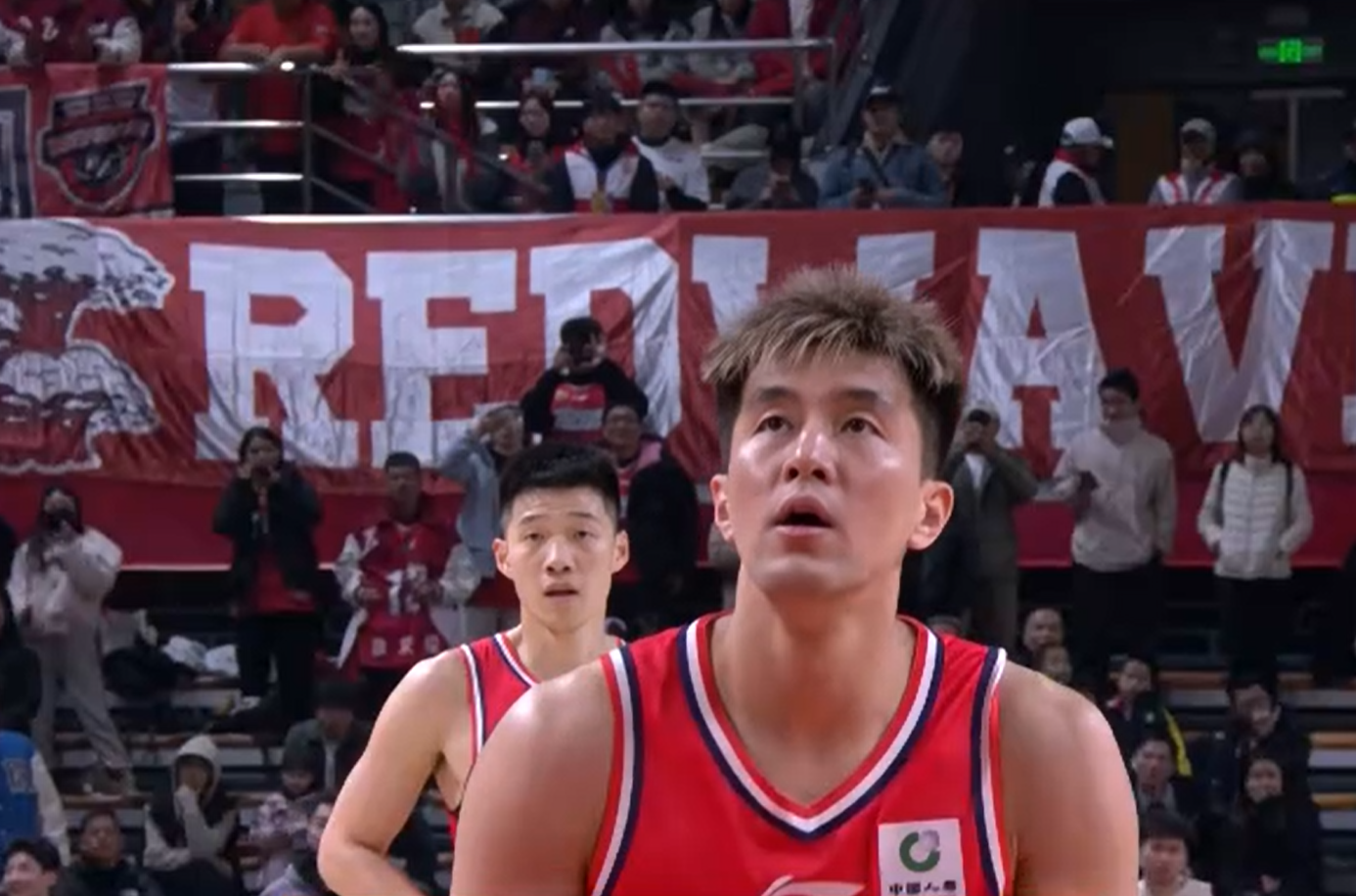 kaiyun-突发！郭艾伦受到重伤，被担架送往医院，恐赛季报销