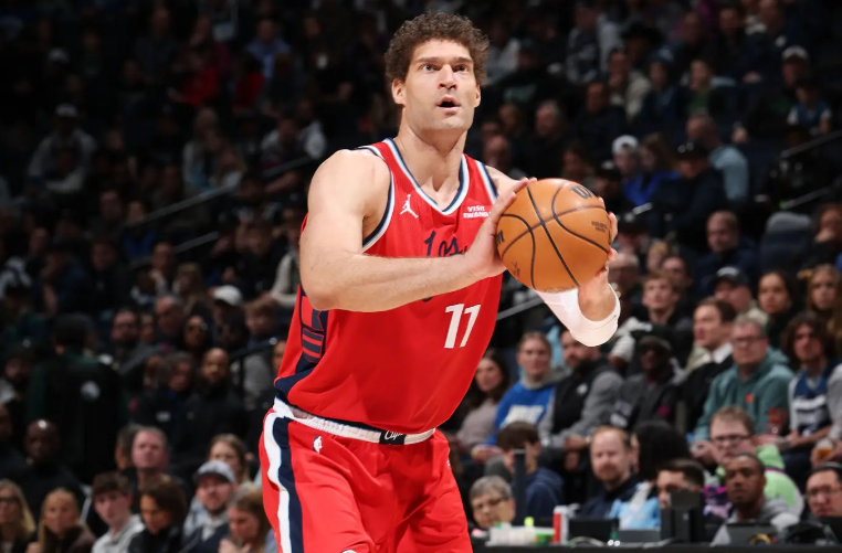 开云-被国王内线各种打爆！快船对于内线老将的使用方式存在巨大的问题